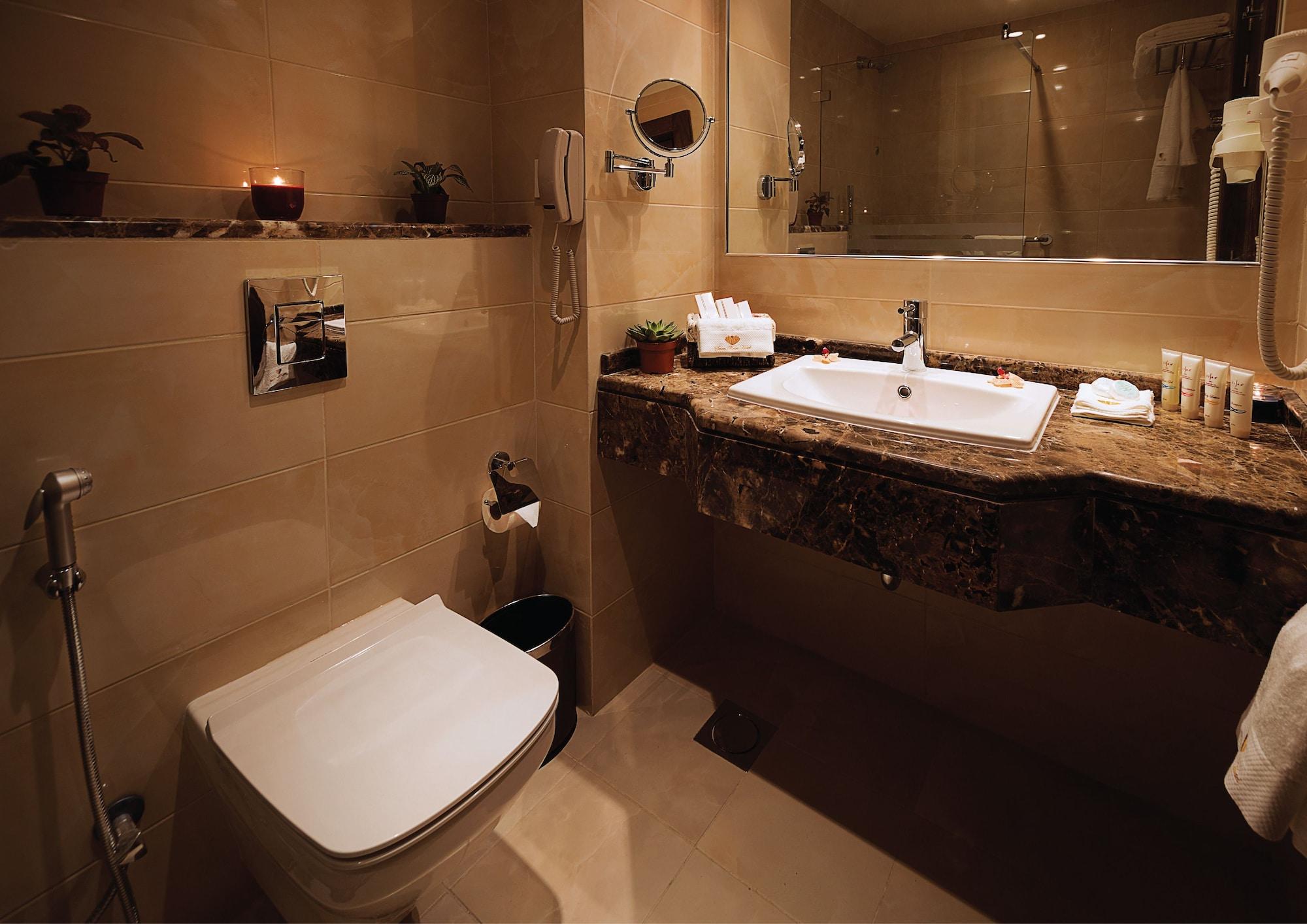 Hotel Seven Roses 4*