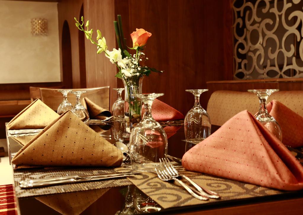Seven Roses Hotel