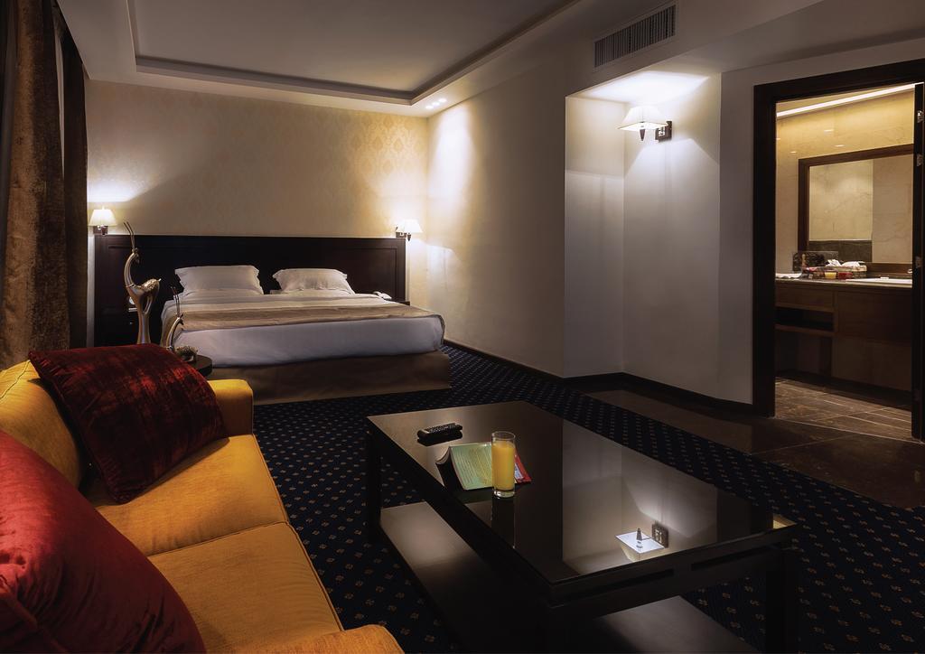 Seven Roses 4*