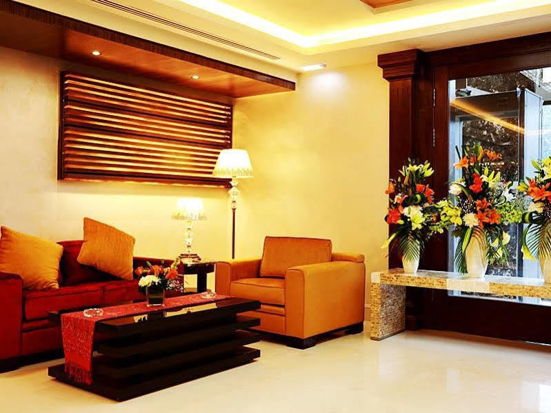 Seven Roses Hotel